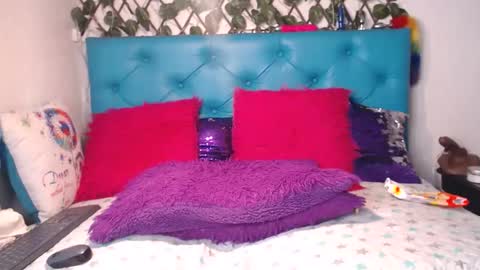 Snapshot of sarawiills chatting on 19, 5, 2026 Sara Wills online show from 19, 5, 2026