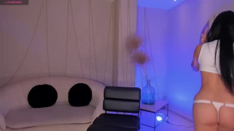 Sara Winstone online show from 27, 2, 2025