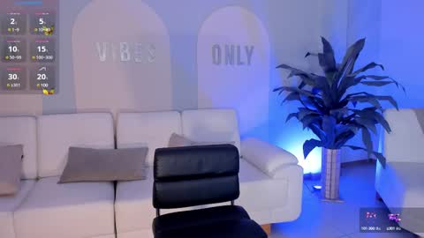 Sara Winstone online show from 12, 3, 2025