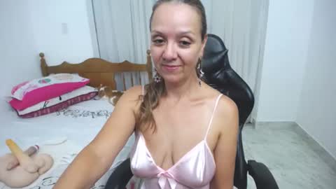 Snapshot of saray1221 chatting on 5, 2, 2025 saray1221 online show from 5, 2, 2025