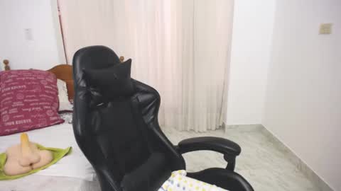 Snapshot of saray1221 chatting on 8, 2, 2025 saray1221 online show from 8, 2, 2025