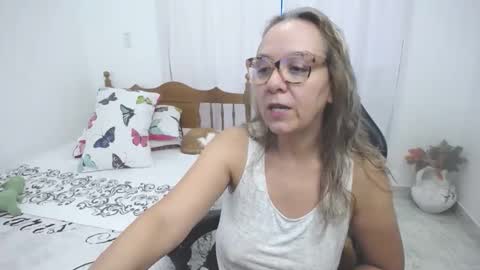 Snapshot of saray1221 chatting on 1, 3, 2026 saray1221 online show from 1, 3, 2026