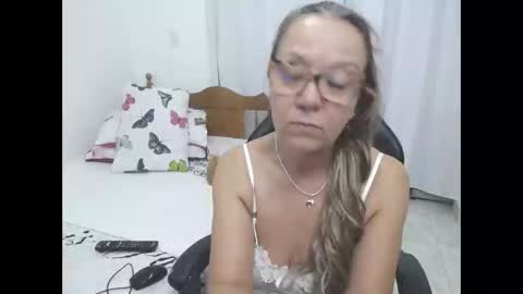 Snapshot of saray1221 chatting on 3, 3, 2026 saray1221 online show from 3, 3, 2026