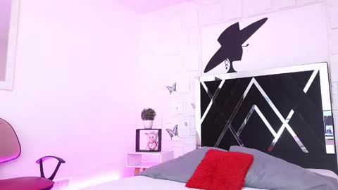 Snapshot of sasha_misshot_ chatting on 17, 12, 2025 Sasha Mercedez online show from 17, 12, 2025