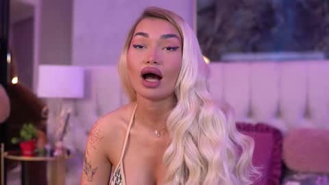 Snapshot of sashaferrera chatting on 16, 9, 2025 Dennise online show from 16, 9, 2025