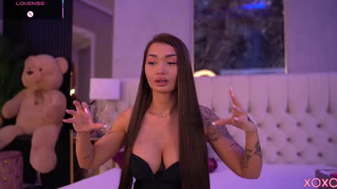 Snapshot of sashaferrera chatting on 27, 9, 2025 Dennise online show from 27, 9, 2025