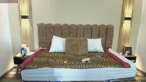 S A S H A R O S E online show from 21, 9, 2025