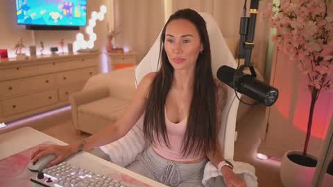 sashawest_official online show from 14, 4, 2026