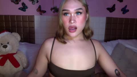 Sarah Drews   Super model online show from 6, 12, 2024