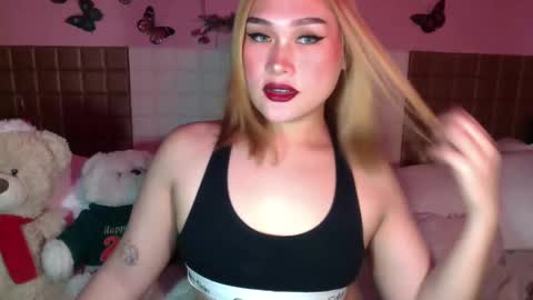Sarah Drews   Super model online show from 1, 1, 2025