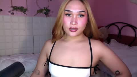 Sarah Drews   Super model online show from 10, 1, 2025