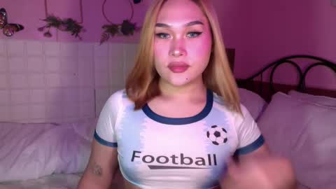 Sarah Drews   Super model online show from 12, 1, 2025