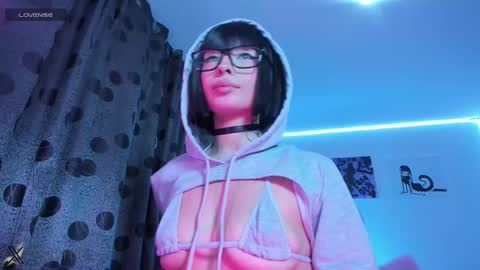    im expecting 300 thumbs up on my altar online show from 27, 11, 2025