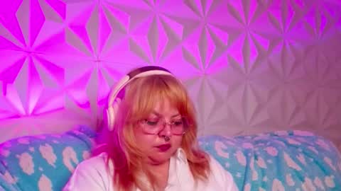 Snapshot of satyn_doll chatting on 12, 10, 2025 Gina George online show from 12, 10, 2025