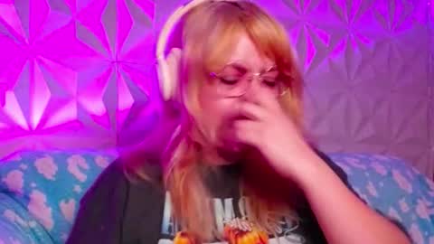 Snapshot of satyn_doll chatting on 12, 10, 2025 Gina George online show from 12, 10, 2025