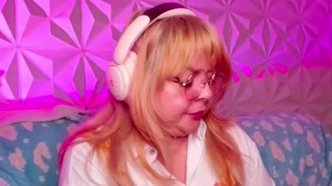 Snapshot of satyn_doll chatting on 15, 10, 2025 Gina George online show from 15, 10, 2025