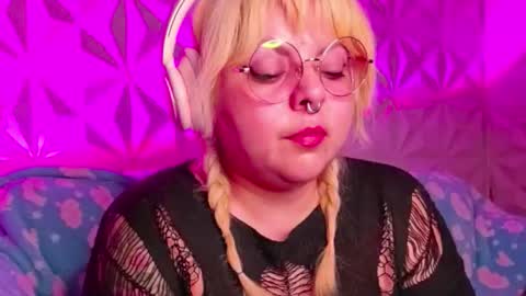 Snapshot of satyn_doll chatting on 18, 10, 2025 Gina George online show from 18, 10, 2025