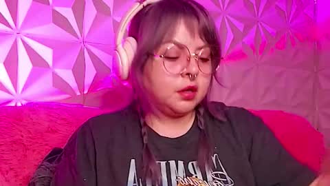 Snapshot of satyn_doll chatting on 24, 10, 2025 Gina George online show from 24, 10, 2025