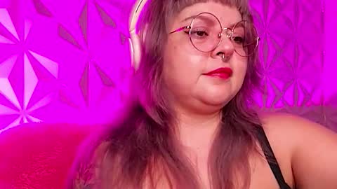 Snapshot of satyn_doll chatting on 31, 10, 2025 Gina George online show from 31, 10, 2025