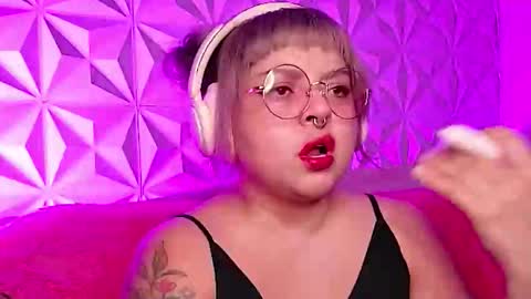 Snapshot of satyn_doll chatting on 3, 11, 2025 Gina George online show from 3, 11, 2025