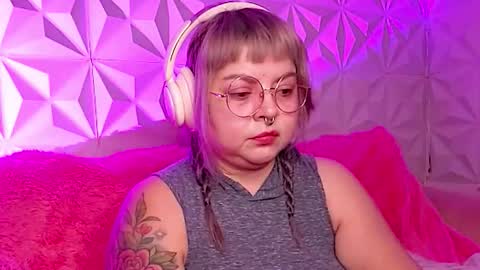 Snapshot of satyn_doll chatting on 9, 11, 2025 Gina George online show from 9, 11, 2025