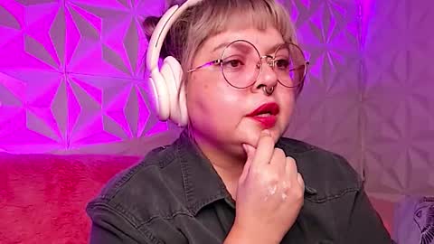 Snapshot of satyn_doll chatting on 19, 11, 2025 Gina George online show from 19, 11, 2025