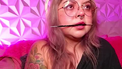 Snapshot of satyn_doll chatting on 26, 11, 2025 Gina George online show from 26, 11, 2025