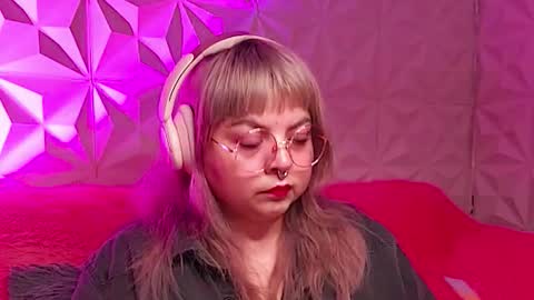 Snapshot of satyn_doll chatting on 27, 11, 2025 Gina George online show from 27, 11, 2025