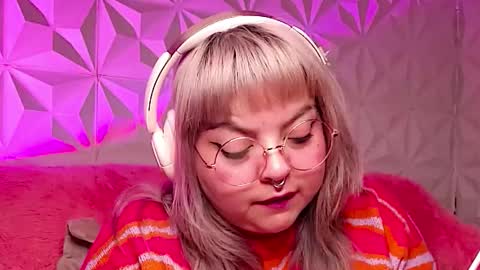 Snapshot of satyn_doll chatting on 5, 12, 2025 Gina George online show from 5, 12, 2025