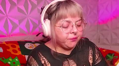 Snapshot of satyn_doll chatting on 14, 12, 2025 Gina George online show from 14, 12, 2025