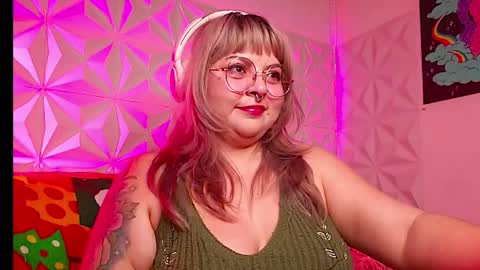 Snapshot of satyn_doll chatting on 19, 12, 2025 Gina George online show from 19, 12, 2025