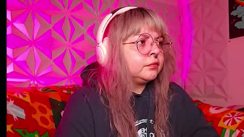 Snapshot of satyn_doll chatting on 21, 12, 2025 Gina George online show from 21, 12, 2025