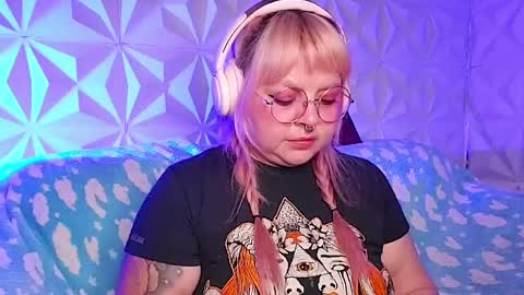 Gina George online show from 25, 4, 2026