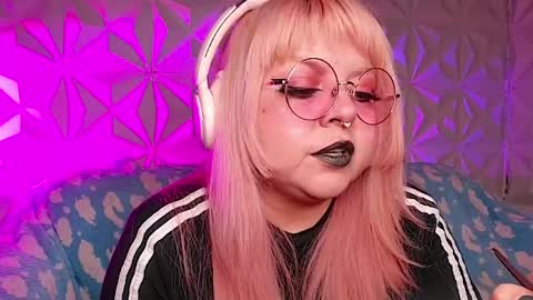 Gina George online show from 28, 4, 2026