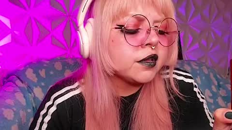 Gina George online show from 28, 4, 2026