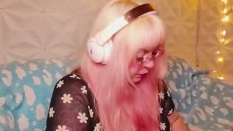 Gina George online show from 12, 6, 2026