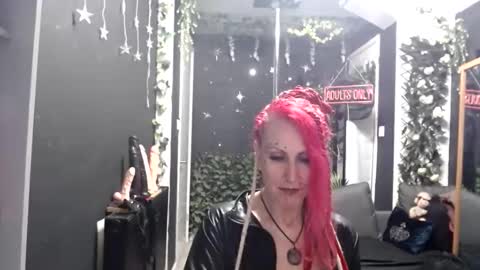 SaucySky online show from 10, 4, 2026