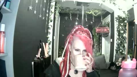 SaucySky online show from 18, 4, 2026