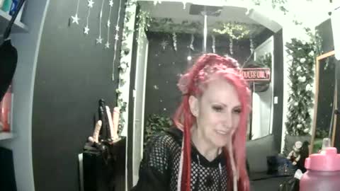 SaucySky online show from 25, 4, 2026