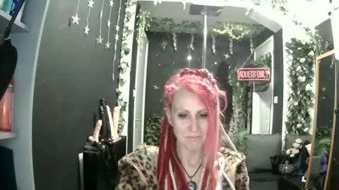 SaucySky online show from 27, 4, 2026