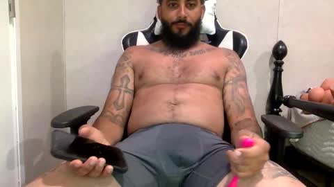Snapshot of savagebullxxx chatting on 19, 4, 2026 savagebullxxx online show from 19, 4, 2026