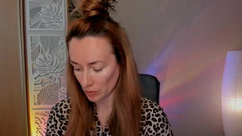 Snapshot of save_the_qween chatting on 30, 4, 2026 save the qween online show from 30, 4, 2026