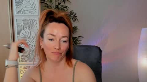 Snapshot of save_the_qween chatting on 6, 5, 2026 save the qween online show from 6, 5, 2026