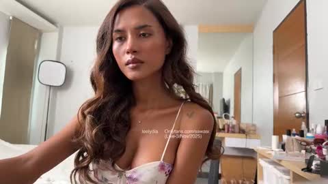 Snapshot of sawasdeelydia chatting on 3, 11, 2025 Lydia online show from 3, 11, 2025