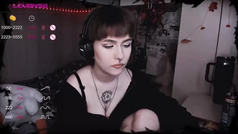 Snapshot of say_mary chatting on 19, 2, 2025 pronoun she. name Mary. age 21. online show from 19, 2, 2025