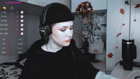 Snapshot of say_mary chatting on 8, 3, 2025 pronoun she. name Mary. age 21. online show from 8, 3, 2025