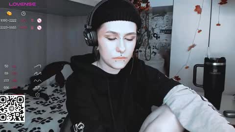 Snapshot of say_mary chatting on 8, 3, 2025 pronoun she. name Mary. age 21. online show from 8, 3, 2025