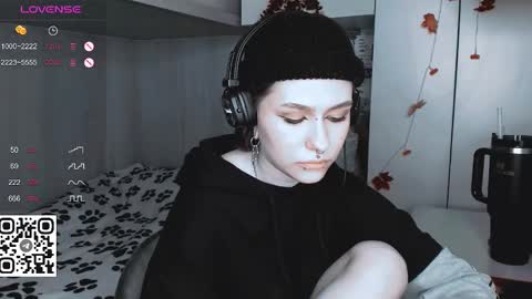 Snapshot of say_mary chatting on 8, 3, 2025 pronoun she. name Mary. age 21. online show from 8, 3, 2025