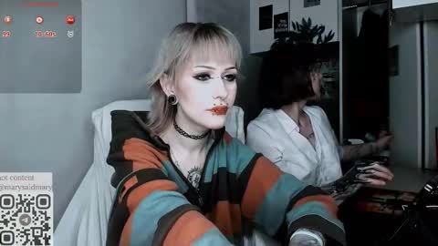 Snapshot of say_mary chatting on 15, 9, 2025 pronoun she. name Mary. age 21. online show from 15, 9, 2025