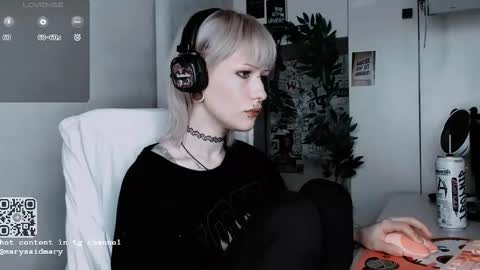 Snapshot of say_mary chatting on 13, 10, 2025 pronoun she. name Mary. age 21. online show from 13, 10, 2025